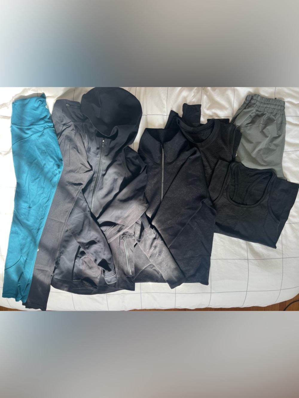 lululemon women’s activewear bundle in good condition includes leggings & more
